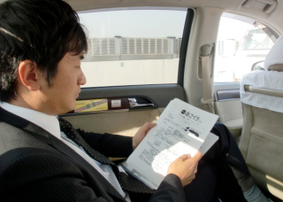 NHK総合/あさイチ 無事に調査を終えて、調査結果を報告するニオイ刑事。