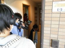 テレビ東京/たけしのニッポンのミカタ 現場収録は嗅ぎ廻り真剣そのもの。